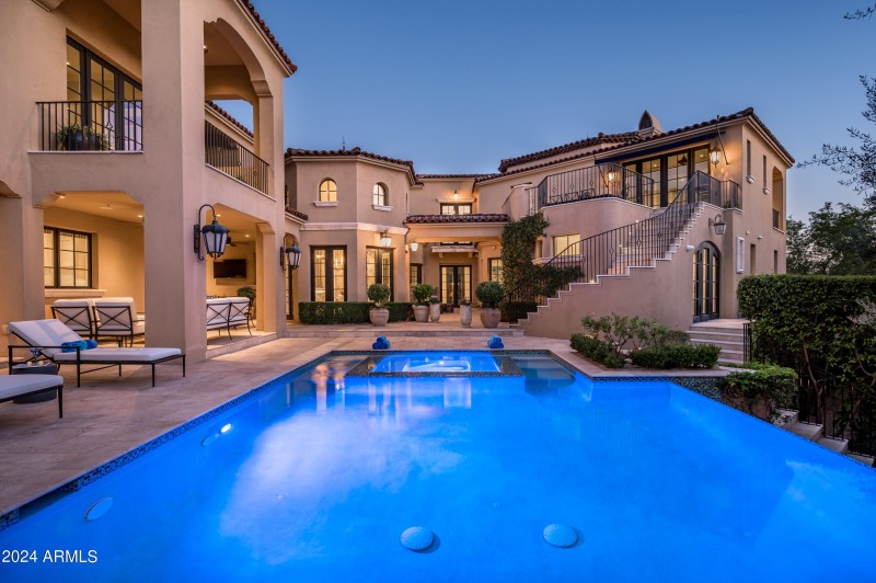 Resort Style Grand Patio