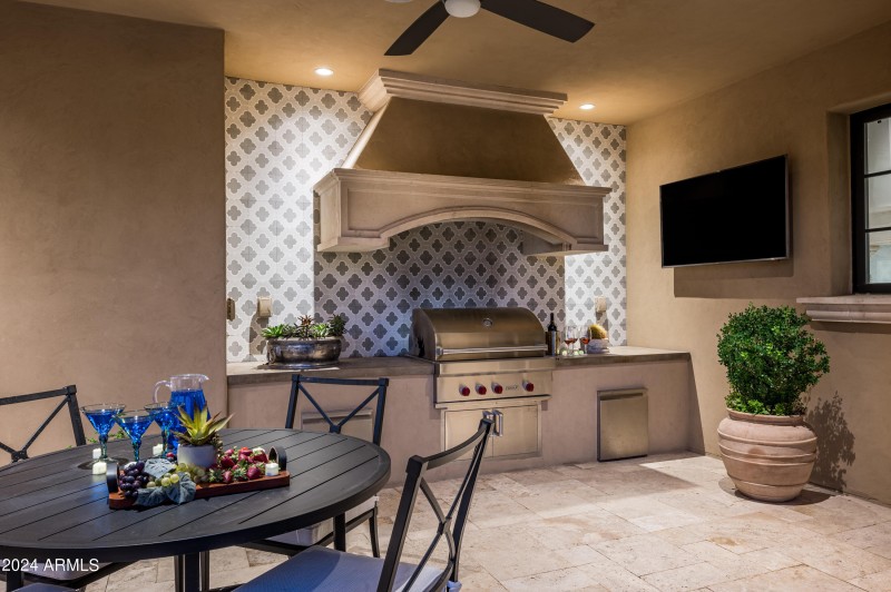 Outdoor Kitchen