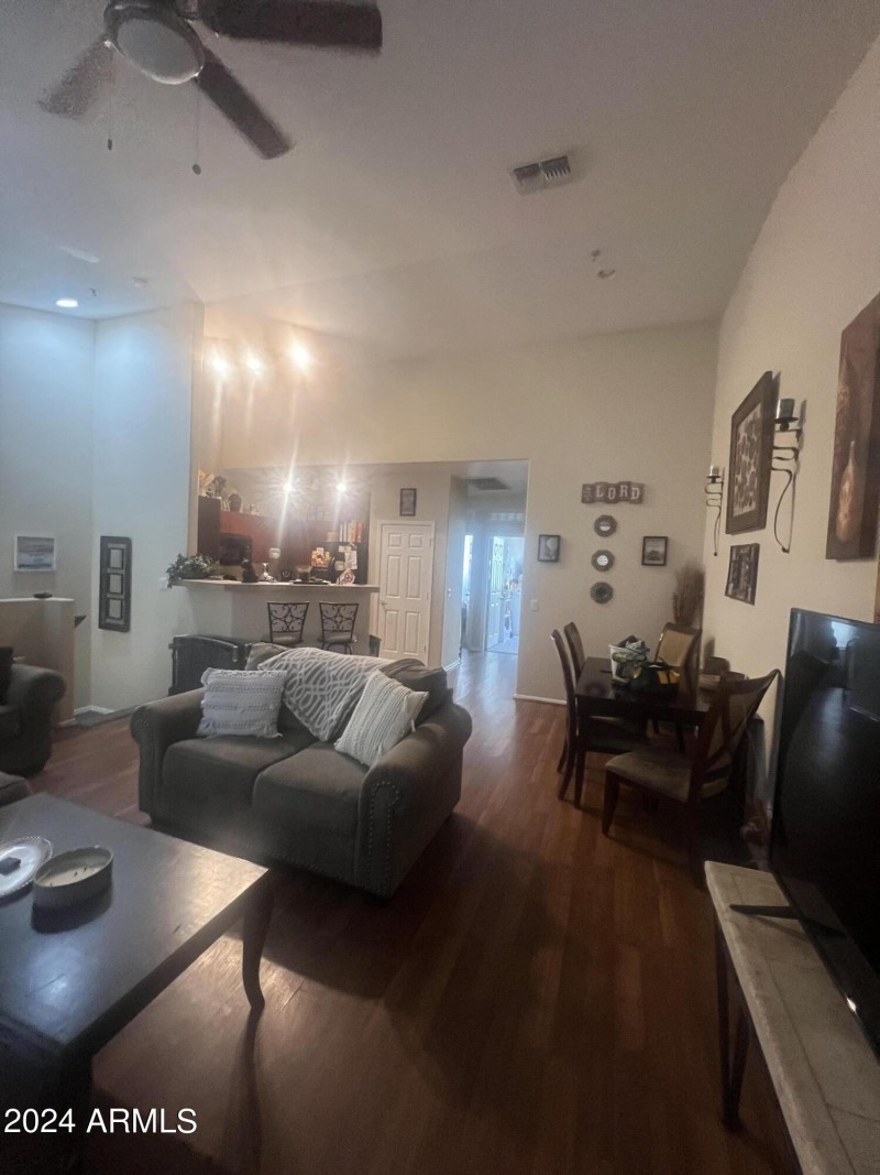 Living room & Dinning room