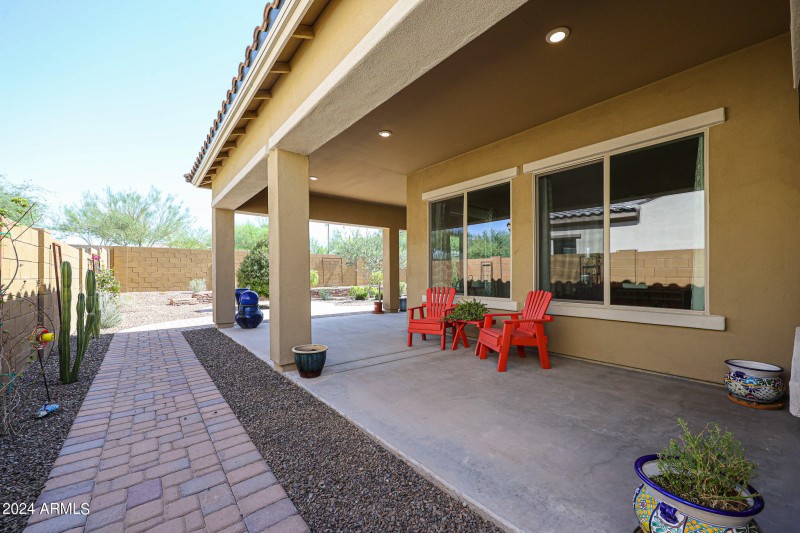 Side Yard/Covered Patio