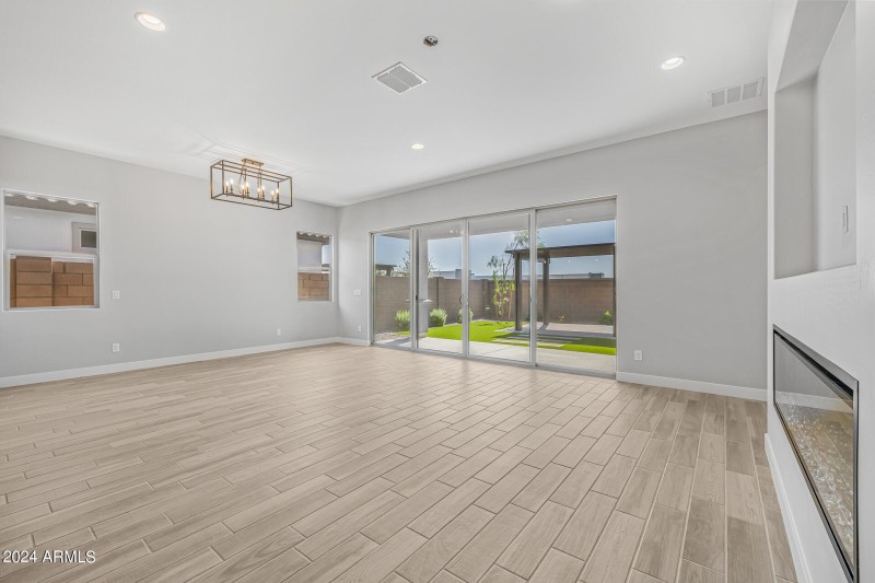 5)GREAT ROOM