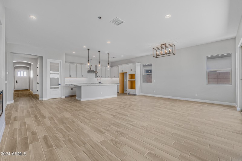 6)GREAT ROOM