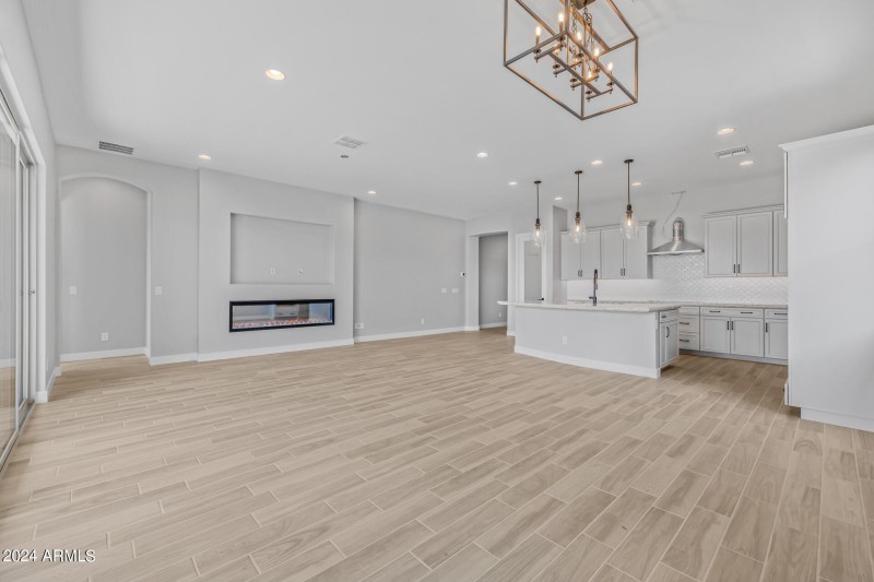 8)GREAT ROOM