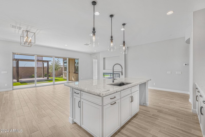 14)KITCHEN