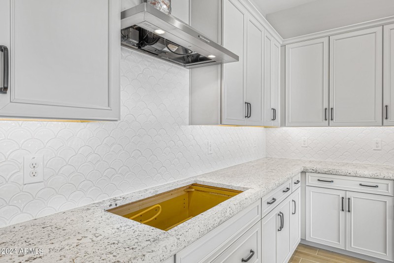 15)KITCHEN