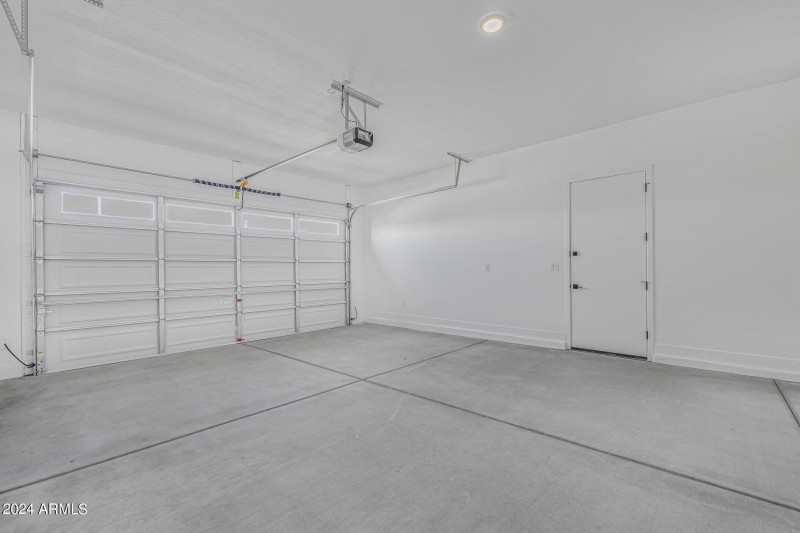 30)GARAGE
