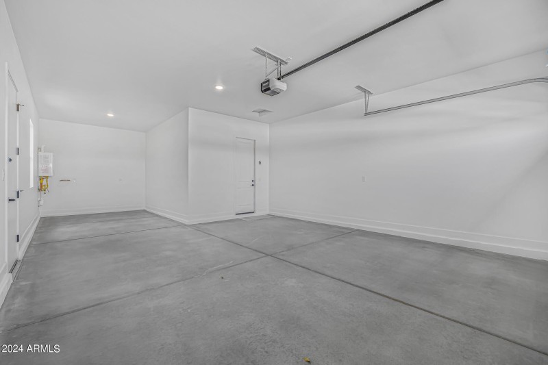 31)GARAGE
