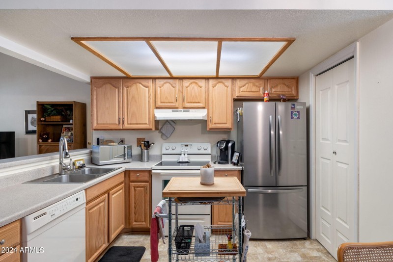 Kitchen (2)