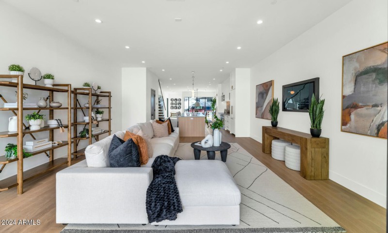 6912 E 2nd St-large-011-012-TOD3672-1500