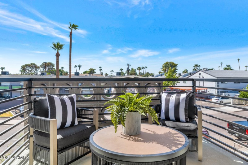 6912 E 2nd St-large-020-015-TOD3646-1500