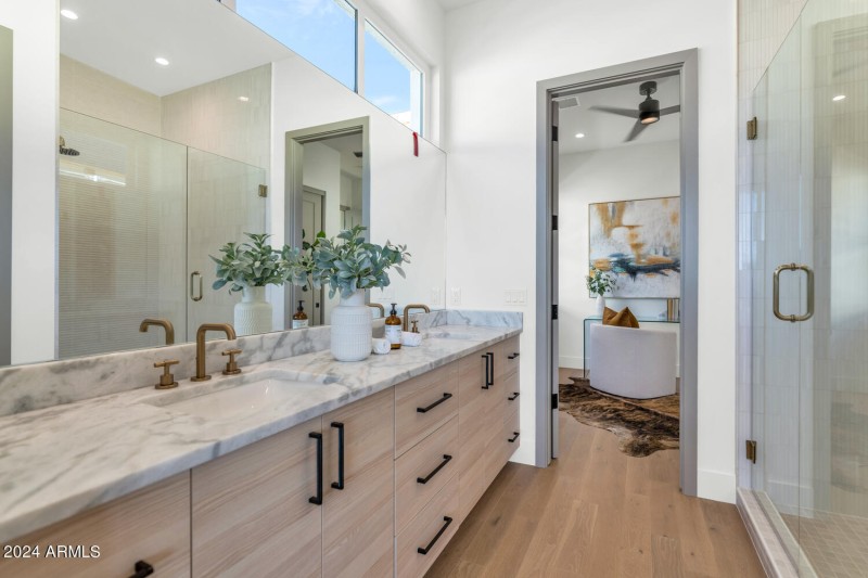 6912 E 2nd St-large-024-025-TOD3650-1500