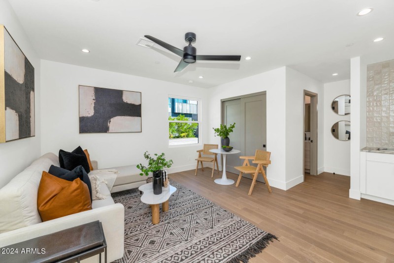 6912 E 2nd St-large-030-034-TOD3677-1500