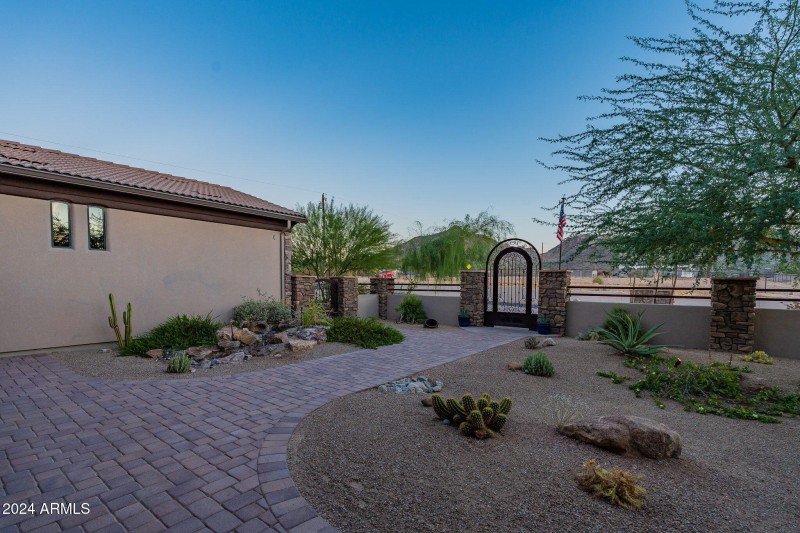 127-web-or-mls-Hombre-twilight-6