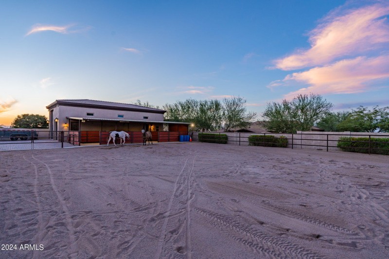 136-web-or-mls-Hombre-twilight-15