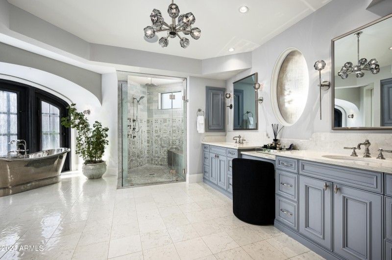 Luxe Primary Bath