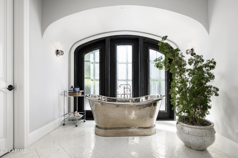 Primary Lounge Tub