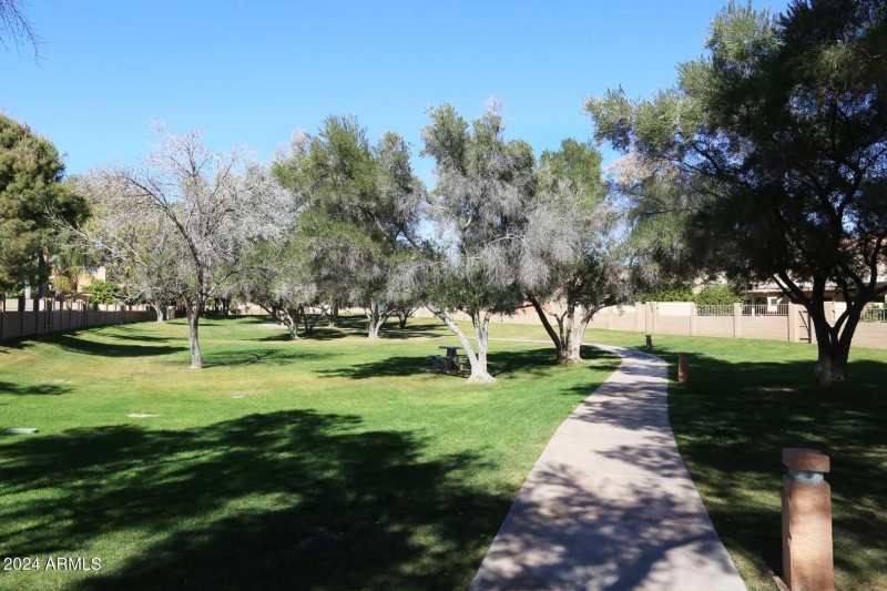 Paradise Manor-Community Walking Paths