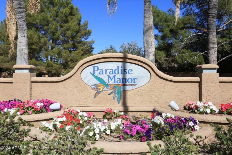 Paradise Manor-Sign