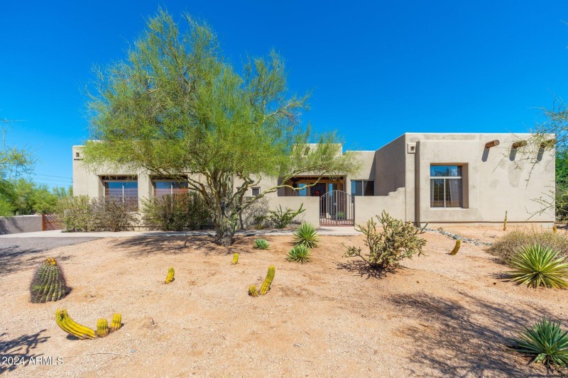 6610 E Barwick Dr - 01