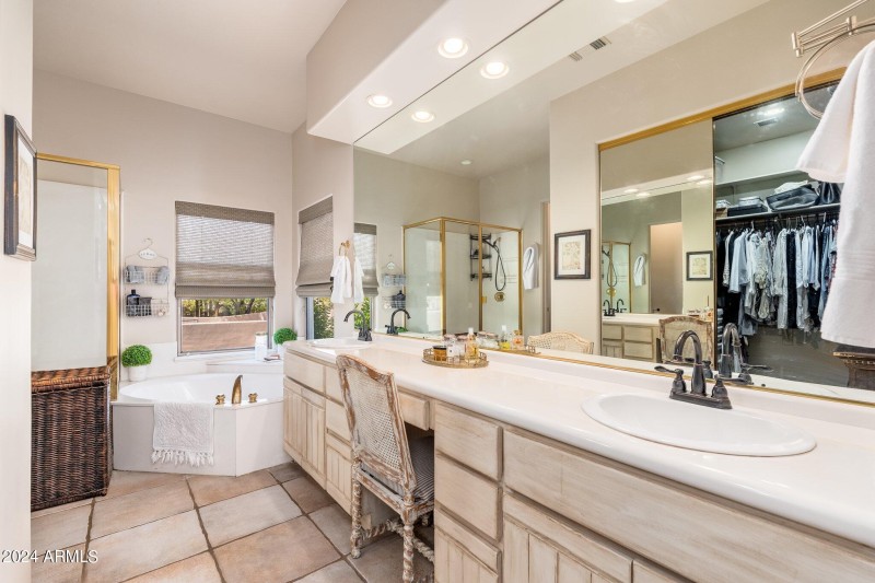 6610 E Barwick Dr - 34