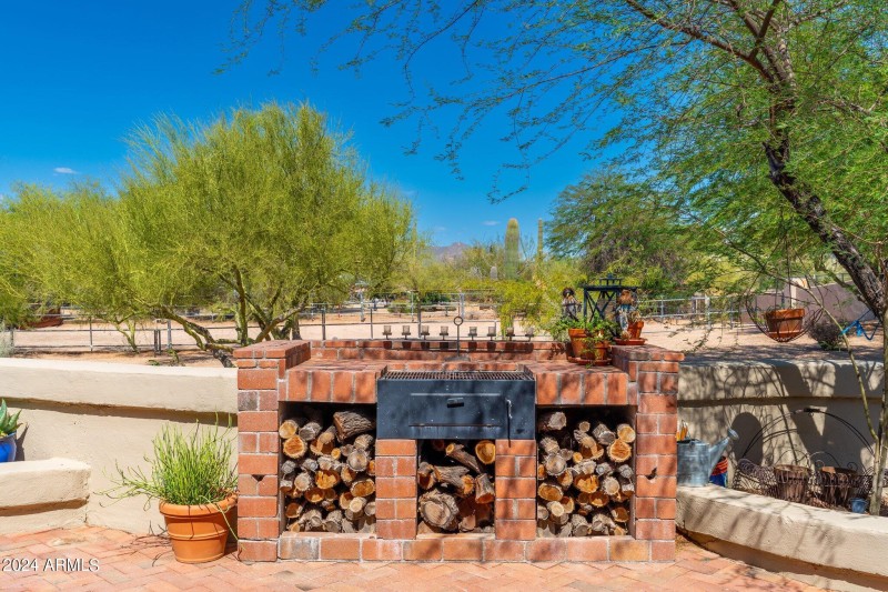 6610 E Barwick Dr - 55