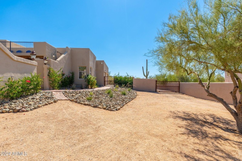 6610 E Barwick Dr - 57