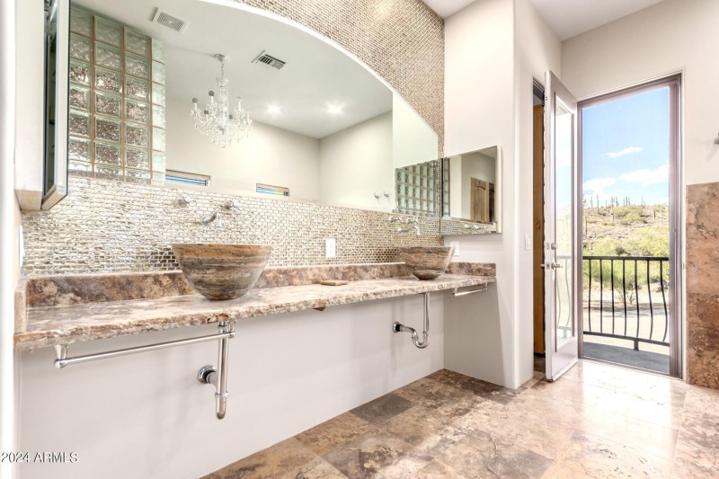 17 Master Bath Vanity