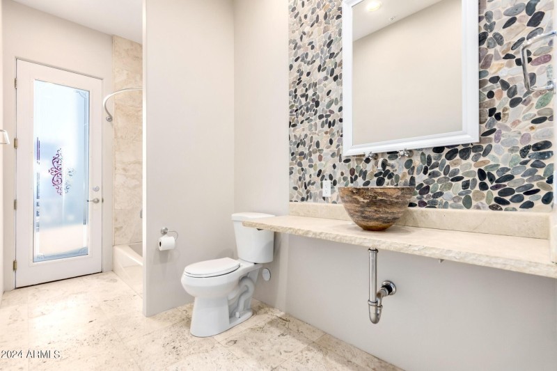 21 En Suite Bath Bedroom 2