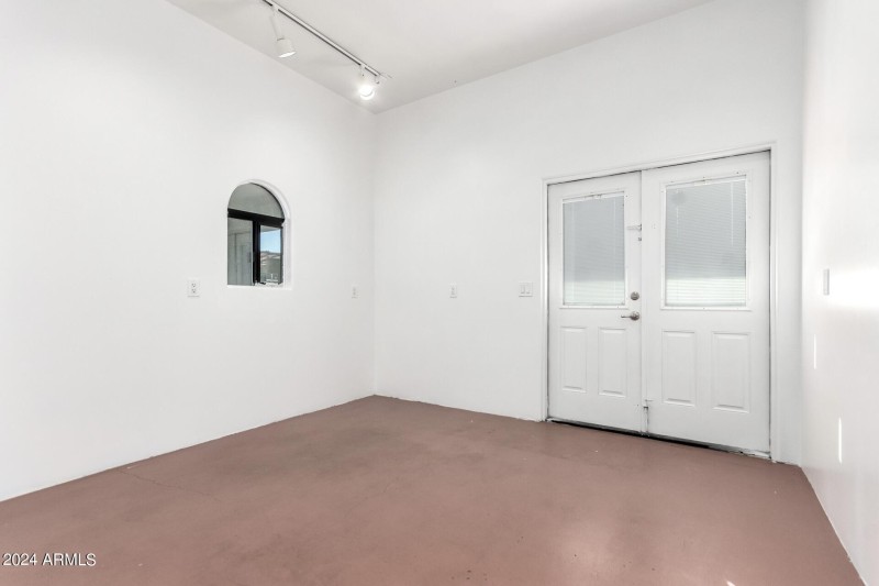28 Bonus Room with A:C in Garage