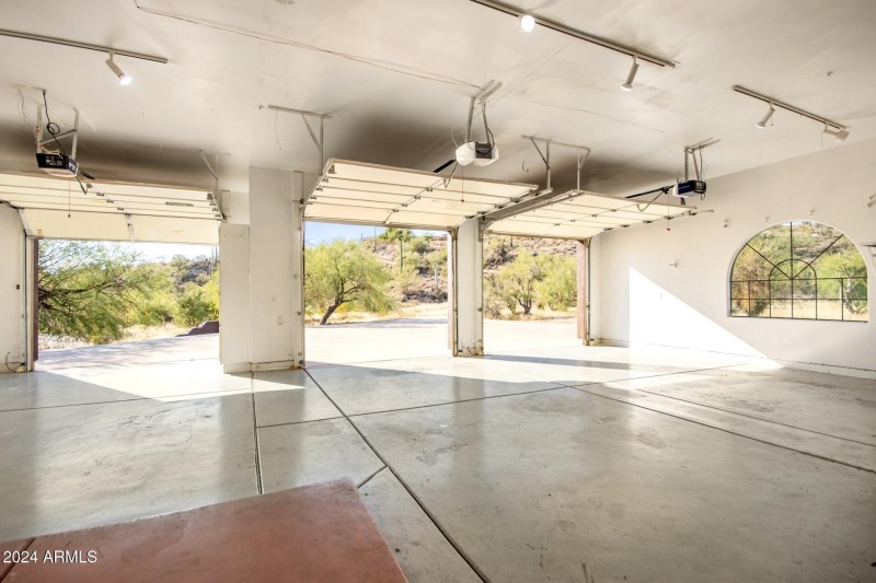 29 Oversized Garage