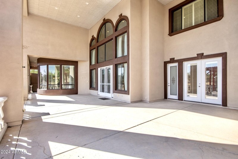 31 Two-Story Patio