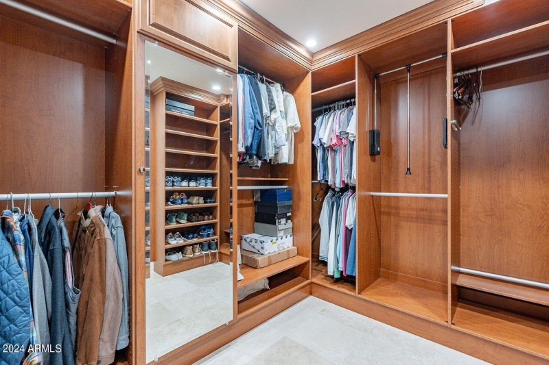 #505 MASTER CLOSET