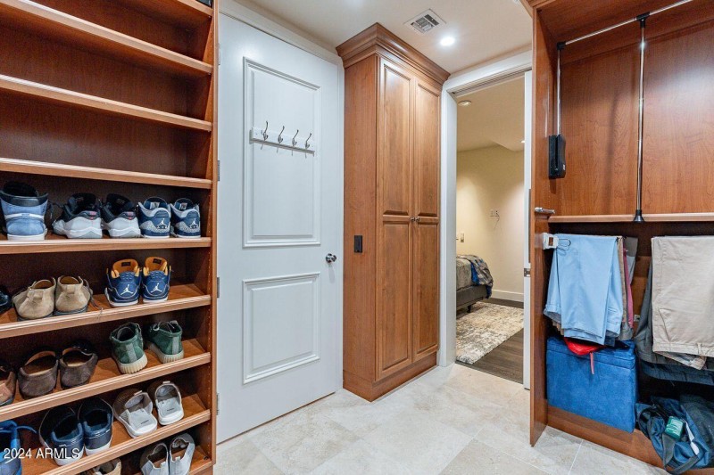 #505 CUSTOM CLOSET