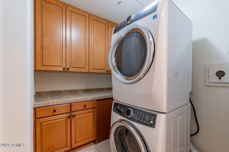 #505 LAUNDRY ROOM