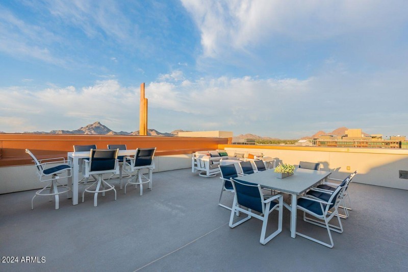 NORTH ROOFTOP TERRACE
