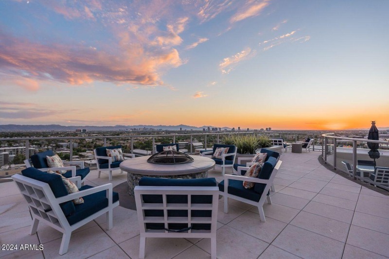 ROOFTOP FIRE PIT