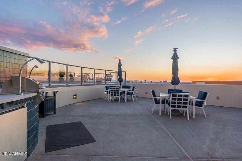 ROOFTOP BBQ AREA