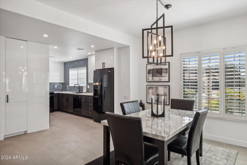 11-web-or-mls-10019-e-mountain-view-rd-1