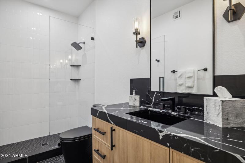 20-web-or-mls-10019-e-mountain-view-rd-1