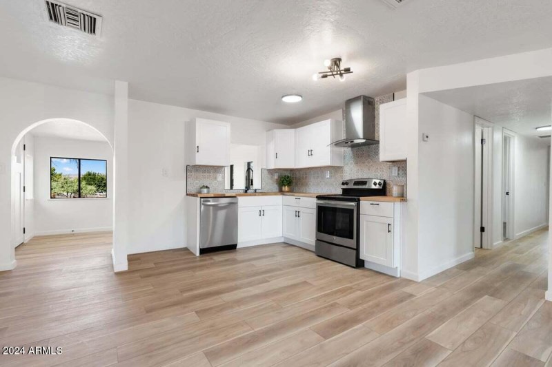 Kitchen to Arizona Room