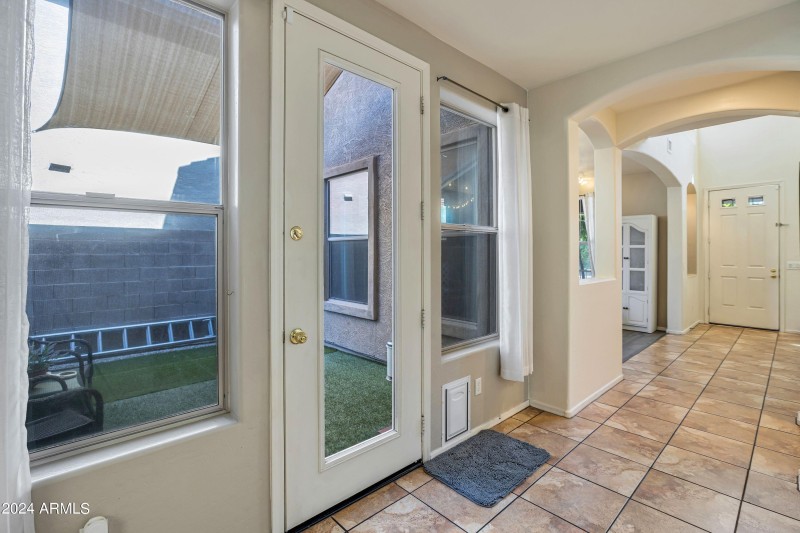 VIEW TO MID COURTYARD