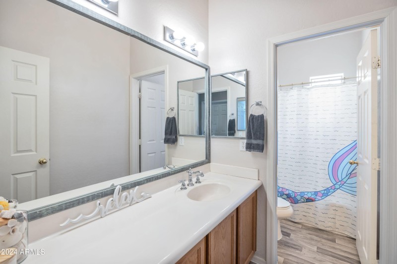 UP BATHROOM 1