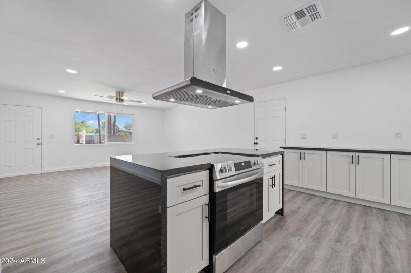 632 N 72nd Place Scottsdale, AZ 85257-15