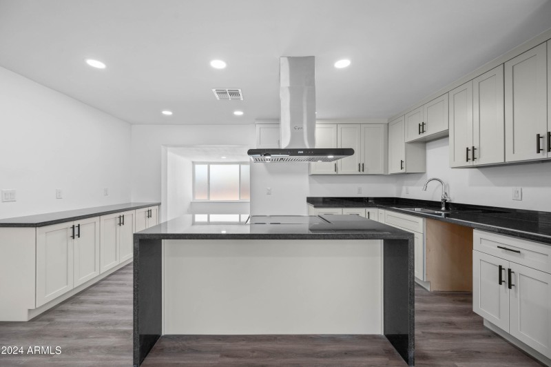 632 N 72nd Place Scottsdale, AZ 85257-26