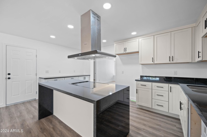 632 N 72nd Place Scottsdale, AZ 85257-27