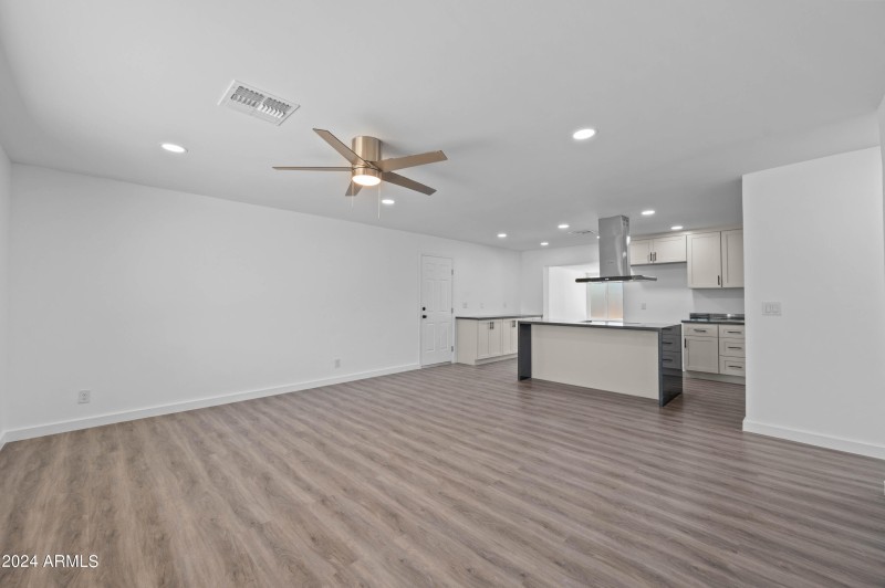 632 N 72nd Place Scottsdale, AZ 85257-30