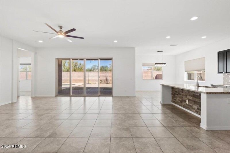 06-Family Room