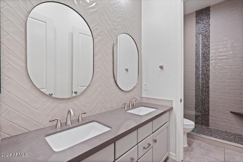 25-Bathroom
