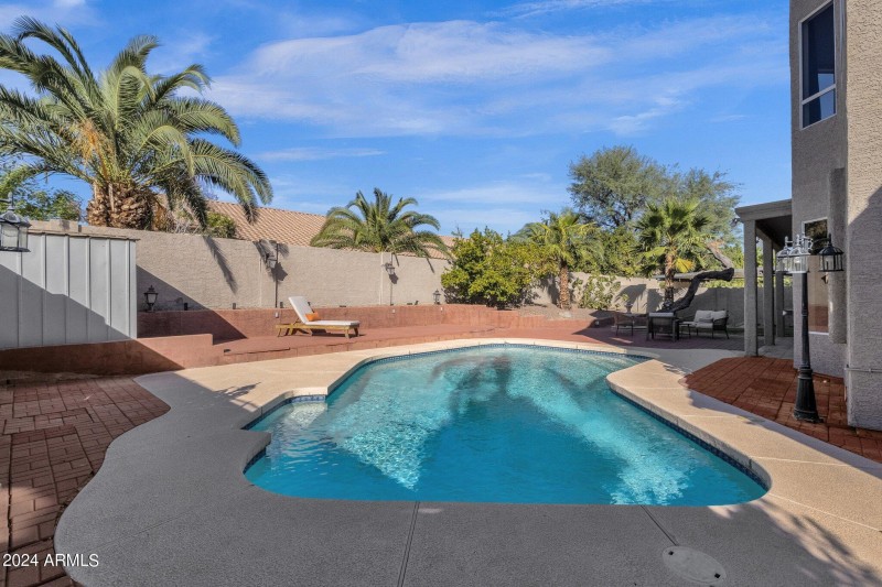 49-web-or-mls-5542-e-anderson-dr