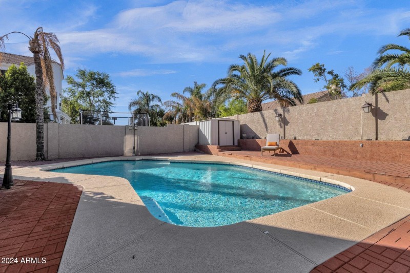 48-web-or-mls-5542-e-anderson-dr